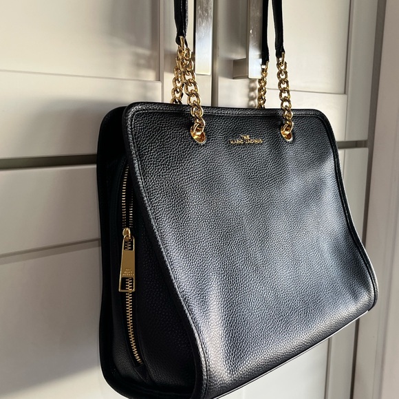 🔥🔥MARC JACOBS GOLD CHAIN TOTE (Like New) Paid $425🔥🔥 - Picture 5 of 16